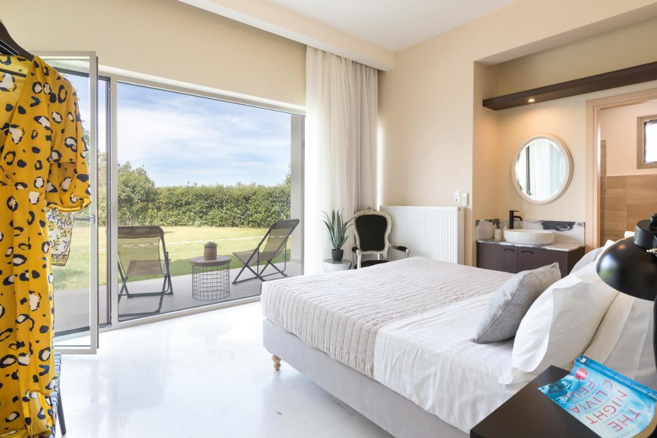 Lux Villa Mia With Heated Pool, 2Km To Beach & Childrens Area! Mikro Metochi Exterior photo